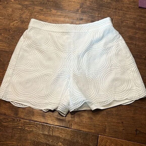 TRINA TURK White Embroidered Hanah Short In White, size SMALL - Picture 1 of 8